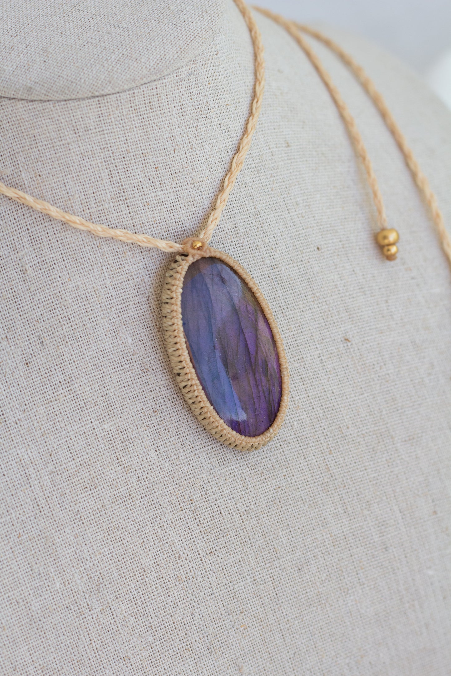 Colar Macramé Labradorite Púrpura