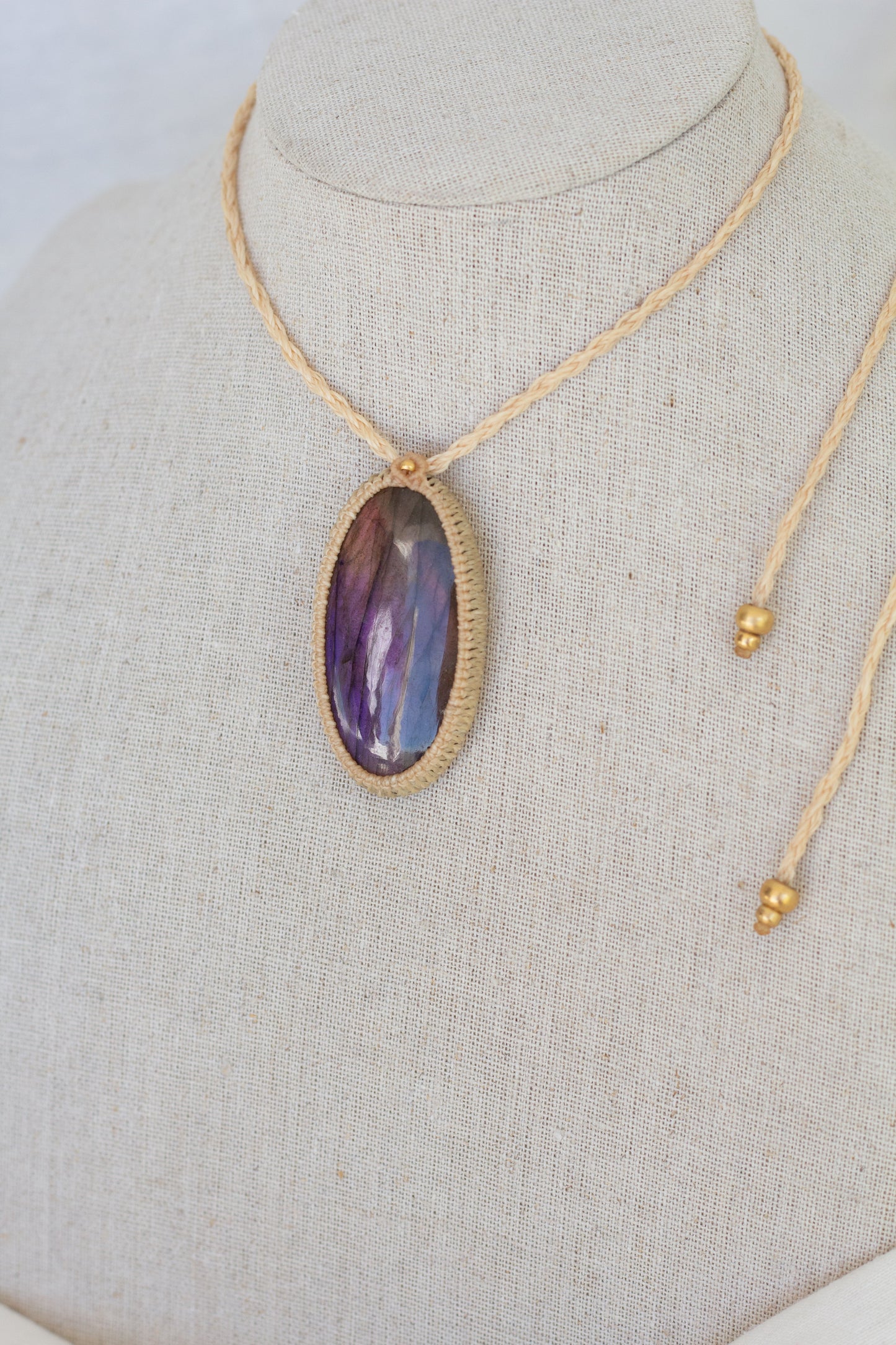 Colar Macramé Labradorite Púrpura